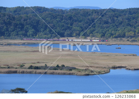 A freight train on the Nemuro Line running through the lake of Umakura-numa A freight train on the Nemuro Line running through the lake of Umakura-numa 126233868