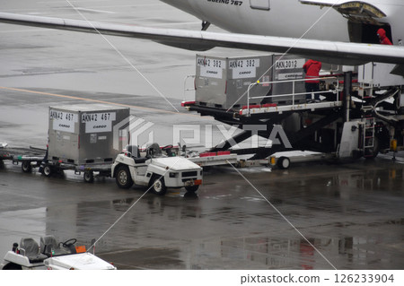 Tractor + Dolly and Belt Loader_03 126233904