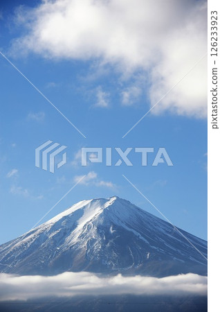 Mt. Fuji seen through the clouds Mt. Fuji seen through the clouds 126233923