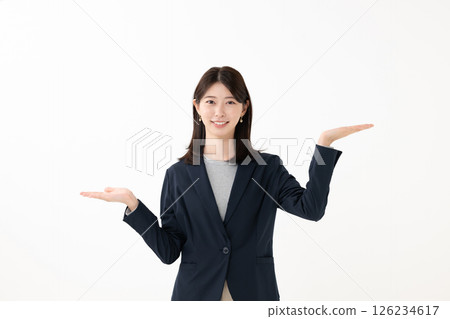 Guide smiling woman 126234617