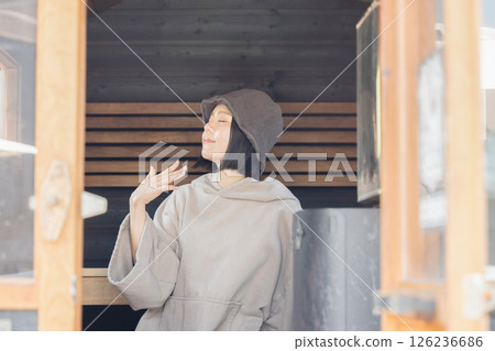 進入桑拿的女人 126236686