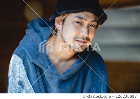 Men entering the sauna 126236698