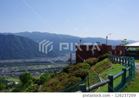 從德島縣三好市健康交流之林眺望東三好町 從德島縣三好市健康交流之林眺望東三好町 126237209