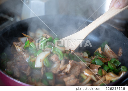 炒肉和蔬菜的圖片(庫存照片) 炒肉和蔬菜的圖片(庫存照片) 126238116