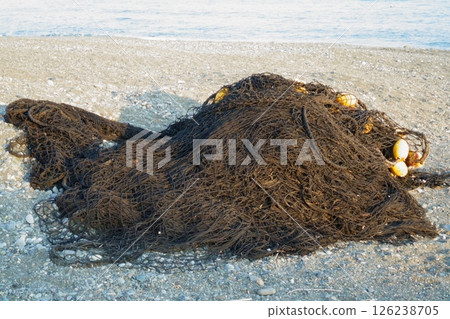 人們準備釣魚的海邊場景 126238705