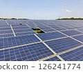 安裝了太陽能板的太陽能發電廠 126241774