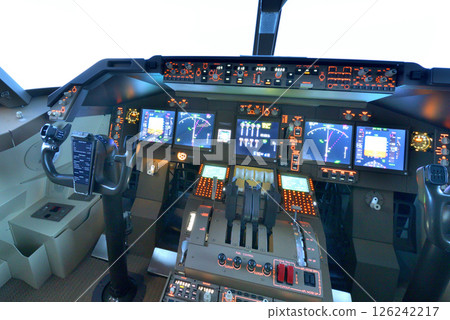 飛行模擬器波音 747-400 駕駛艙 飛行模擬器波音 747-400 駕駛艙 126242217