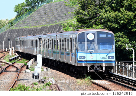 A train running on the Yokohama Municipal Subway Blue Line 126242915