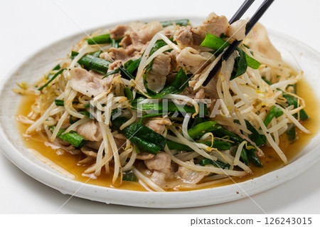 Stir-fried Pork Chives and Bean Sprouts Stir-fried Pork Chives and Bean Sprouts 126243015