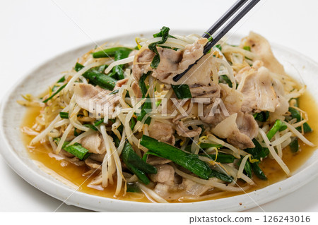 Stir-fried Pork Chives and Bean Sprouts Stir-fried Pork Chives and Bean Sprouts 126243016