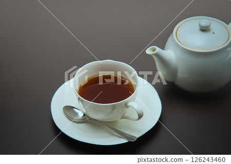 Enjoy a luxurious afternoon tea with delicious coffee-flavored baked goods and hot coffee Enjoy a luxurious afternoon tea with delicious coffee-flavored baked goods and hot coffee 126243460