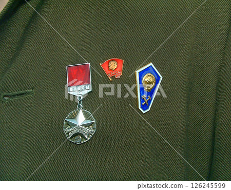 Soviet soldier badges 126245599
