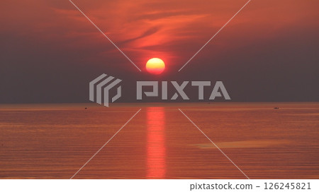 在地平線上的日落 126245821