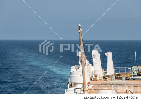 【駛往札幌大洗的「向日葵號」船尾，正在遠洋航行】 126247579