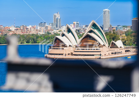 從海港大橋上看雪梨歌劇院 126247749