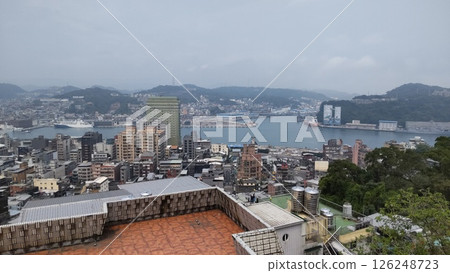 從基隆中正公園看基隆港 從基隆中正公園看基隆港 126248723