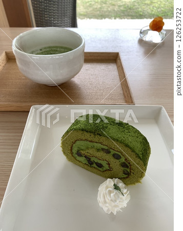 Japanese sweets at a stylish cafe 126253722