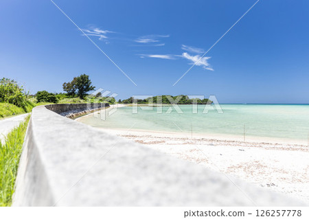 藍色的大海和天空 藍色的大海和天空 126257778