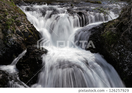 初春的山海瀑布 初春的山海瀑布 126257929