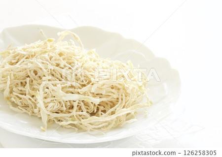 Dried strips of daikon radish 126258305