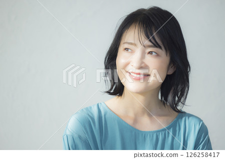 Middle-aged female Middle-aged female 126258417