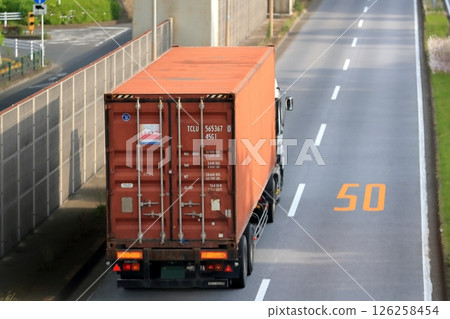 Trailer truck image 126258454