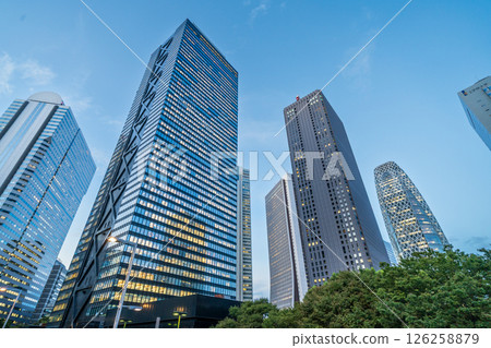 「東京」新宿的建築與夜景,西新宿 「東京」新宿的建築與夜景,西新宿 126258879