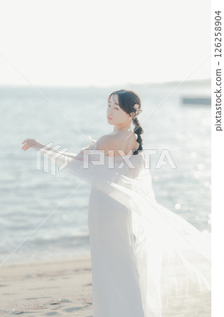 柔和燈光下的新娘肖像 126258904