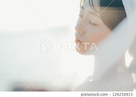 Bridal portrait in soft light 126258913