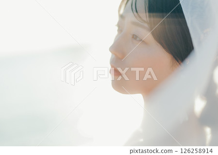 Bridal portrait in soft light 126258914