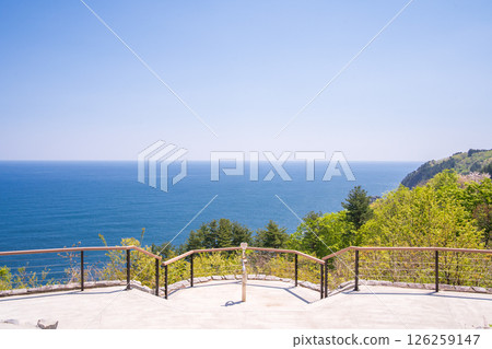The "Carillon Bell" of the Rikuchu Kurosaki Lighthouse in Iwate Prefecture is said to bring happiness 126259147