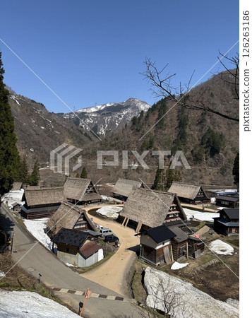 Suganuma in Goka yama Mountain is small, picturesque village in Shirakawa-go, known for world heritage its well-preserved gassho-zukuri houses and serene rural setting in Gifu JAPAN 126263186