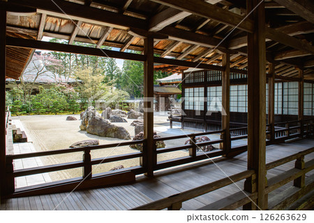 金剛峰寺：從別館看到和歌山縣高野山的萬龍庭園、奧殿和直島門 126263629