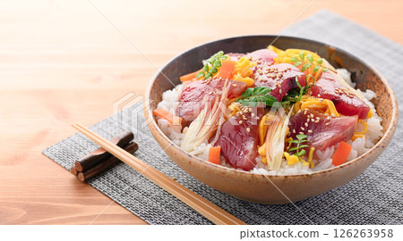 Hand-kneaded bonito sushi 126263958
