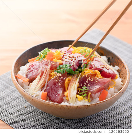 Hand-kneaded bonito sushi 126263960