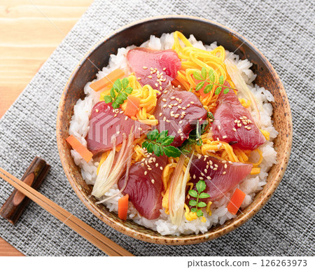 Hand-kneaded bonito sushi 126263973