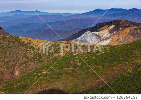 從安達太良山頂眺望吾妻山脈和飯豐山 126264152