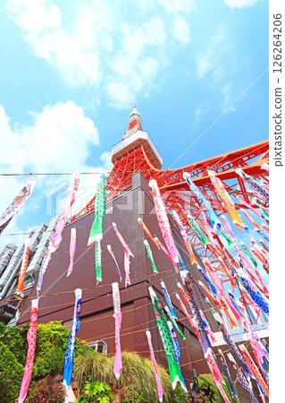 東京港區的東京鐵塔和鯉魚旗 126264206