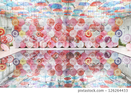 福島縣豬苗代町香草園色彩繽紛的“雨傘天空” 福島縣豬苗代町香草園色彩繽紛的“雨傘天空” 126264433