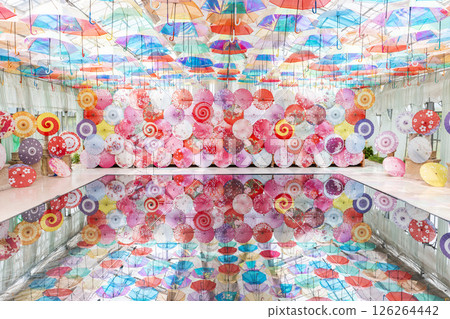 福島縣豬苗代町香草園色彩繽紛的“雨傘天空” 126264442