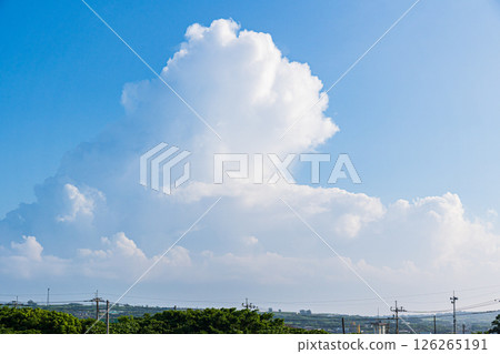 積雨雲覆蓋南部島嶼的天空 積雨雲覆蓋南部島嶼的天空 126265191