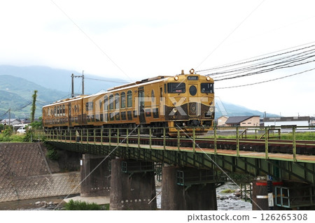 一列火車 126265308