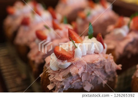 round croissant with strawberries Creme-filled circular croissants with different filling and glaze. Round French or New-York Roll croissants isolated on white background 126265392