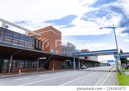女滿別機場是北海道東部的門戶,位於北海道大空町。 女滿別機場是北海道東部的門戶,位於北海道大空町。 126265672
