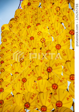 Yellow lantern formation, light of hope 126265788
