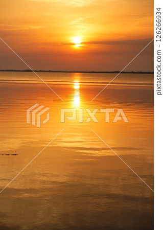 島根縣松江市中海湖的春季日出 126266934