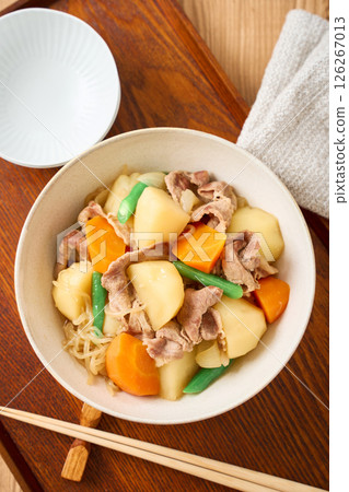 豬肉馬鈴薯泥（牛肉和馬鈴薯）|日本家庭烹飪的主食 126267013