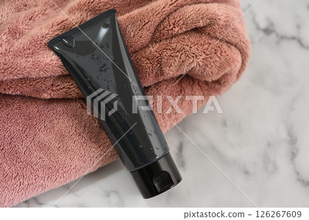 毛巾和管狀化妝品容器 126267609