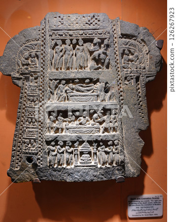 巴基斯坦白沙瓦博物館展出的佛陀生平浮雕，是犍陀羅的戰略要地 126267923