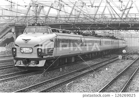 JNR時代,第5列特快列車「白山」開往金澤,489系列,蕨市,1982年10月19日 JNR時代,第5列特快列車「白山」開往金澤,489系列,蕨市,1982年10月19日 126269025